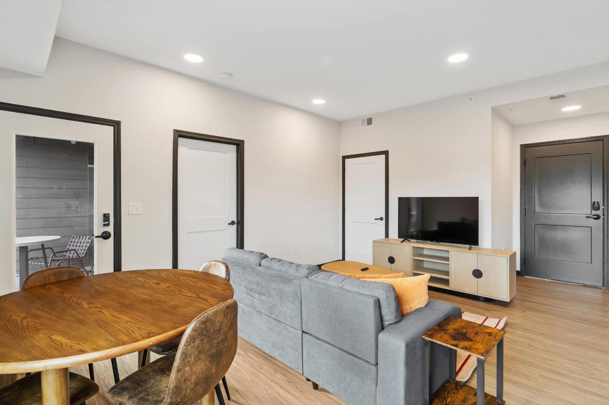 Cozysuites Mass With Parking Lounge & Roof Deck #32 Apartment Indianapolis